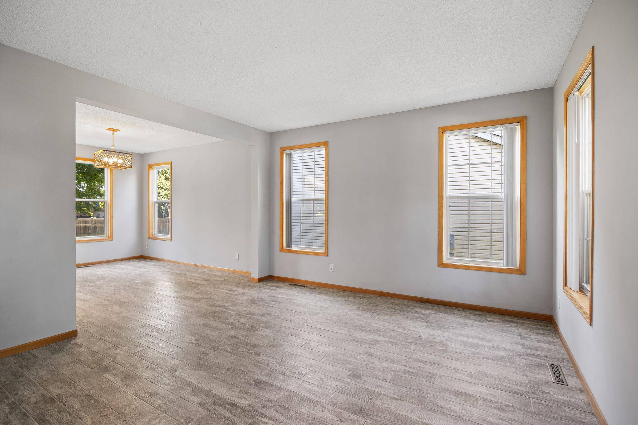 1893 Clover Meadow DR, Chaska, MN 55318