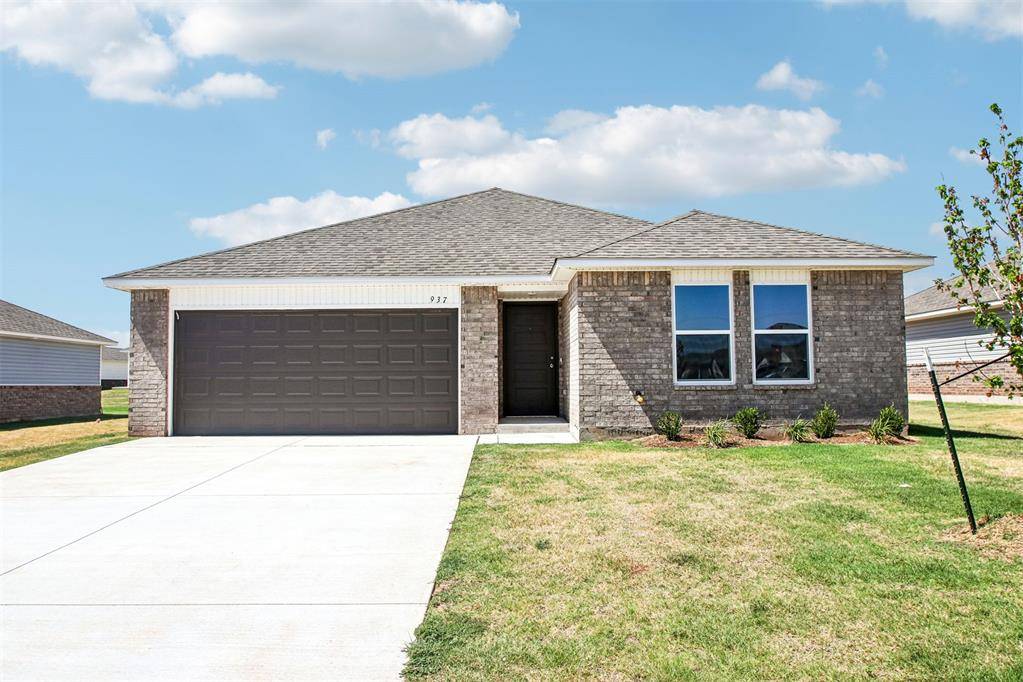 937 S Buffalo LN, Mustang, OK 73064