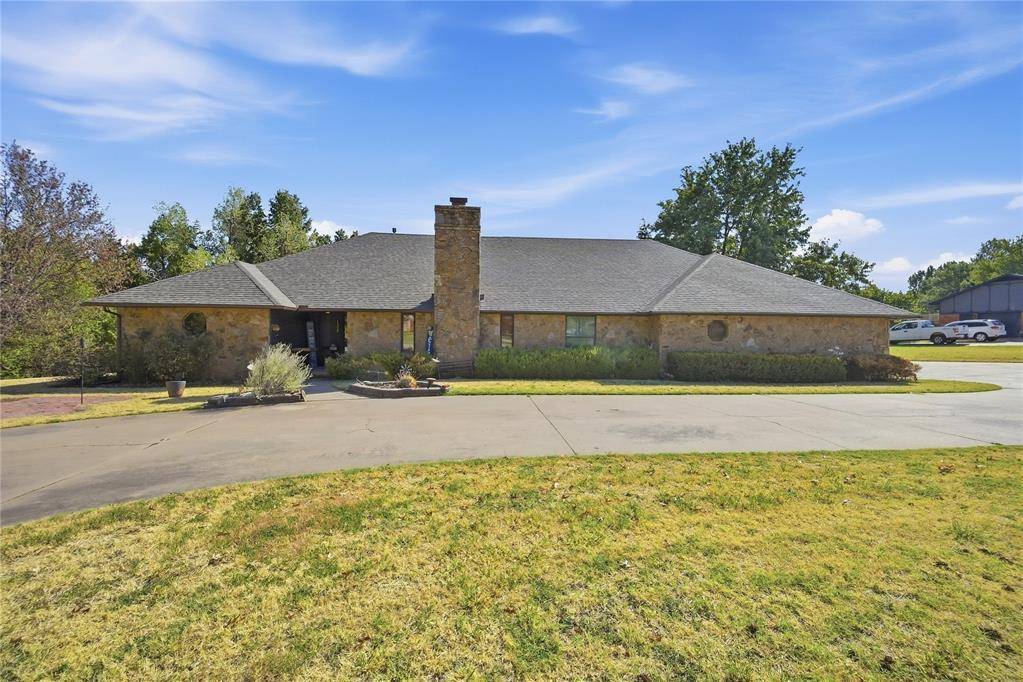1305 Mockingbird LN, Guthrie, OK 73044
