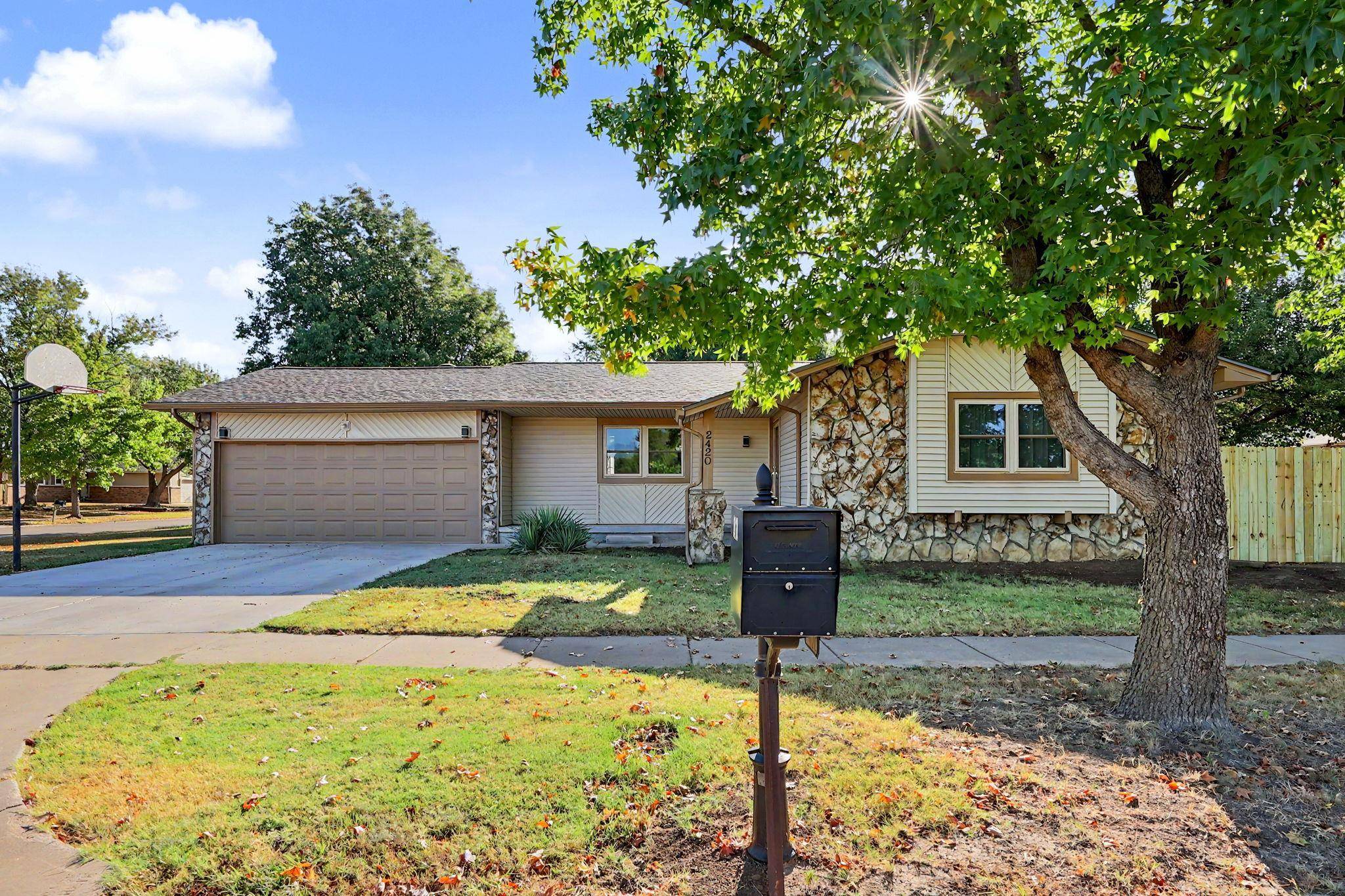 2420 N Edgemoor, Wichita, KS 67220