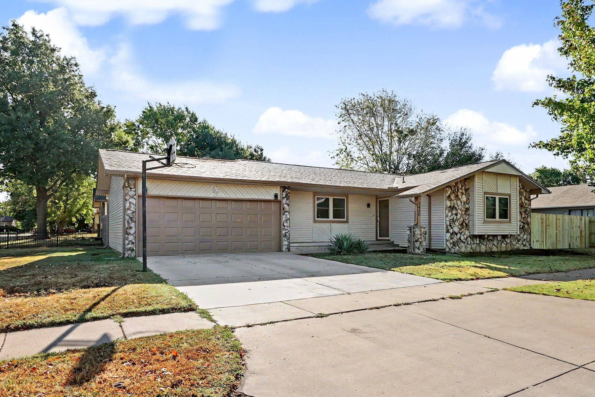 2420 N Edgemoor, Wichita, KS 67220