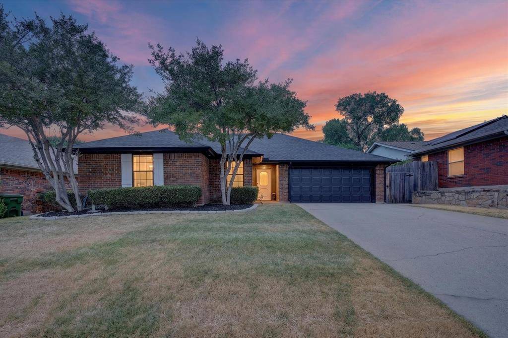 8233 Willis Lane, Watauga, TX 76148