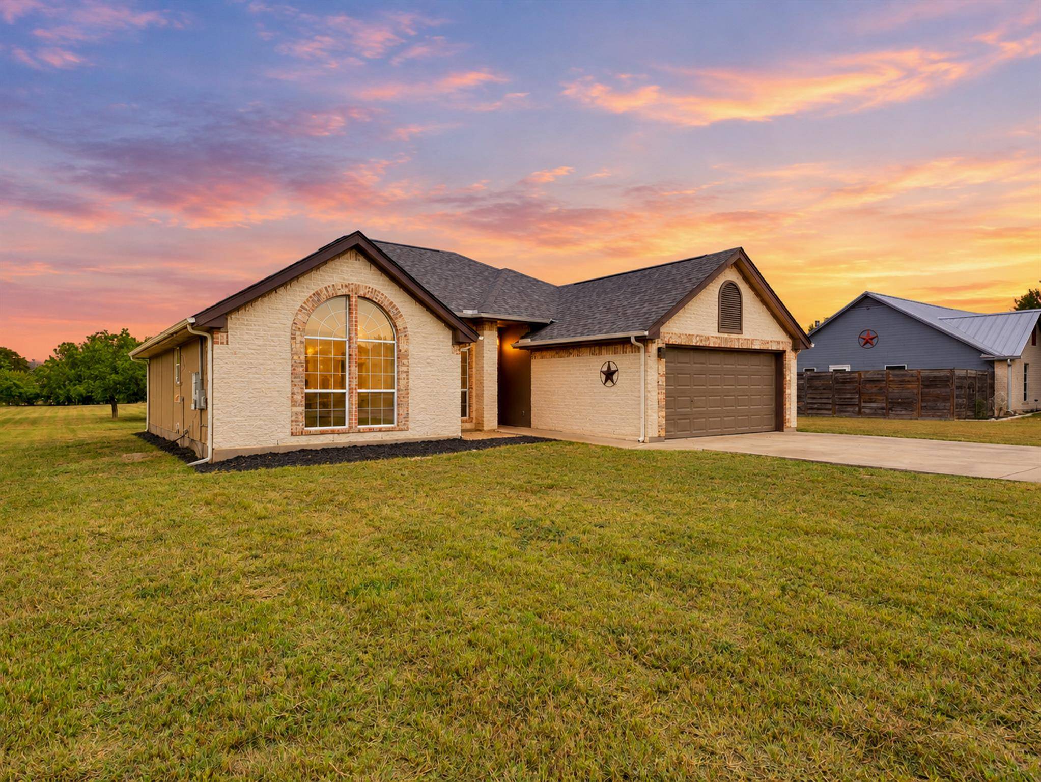 84 Thomas DR, Martindale, TX 78655