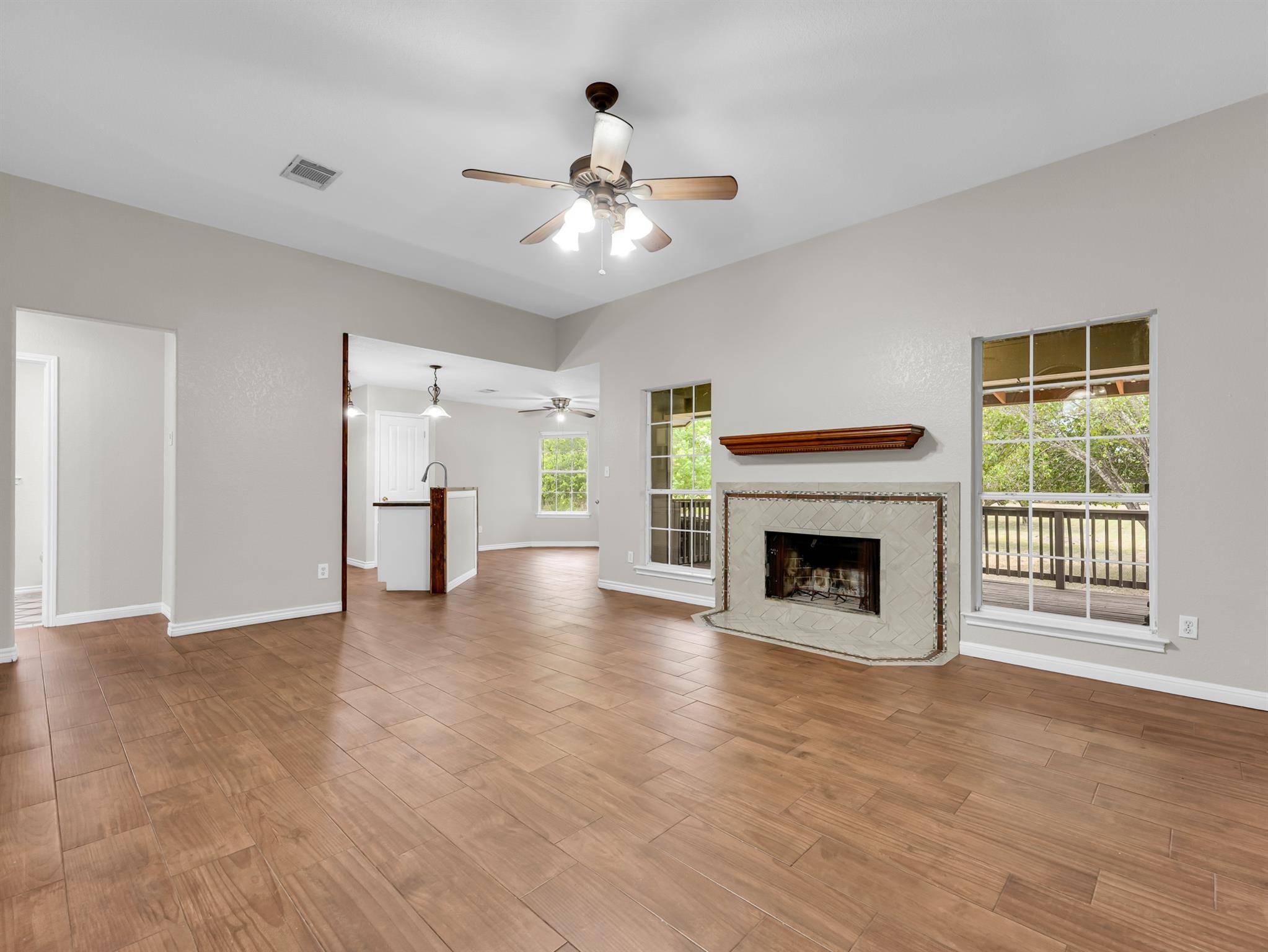 84 Thomas DR, Martindale, TX 78655