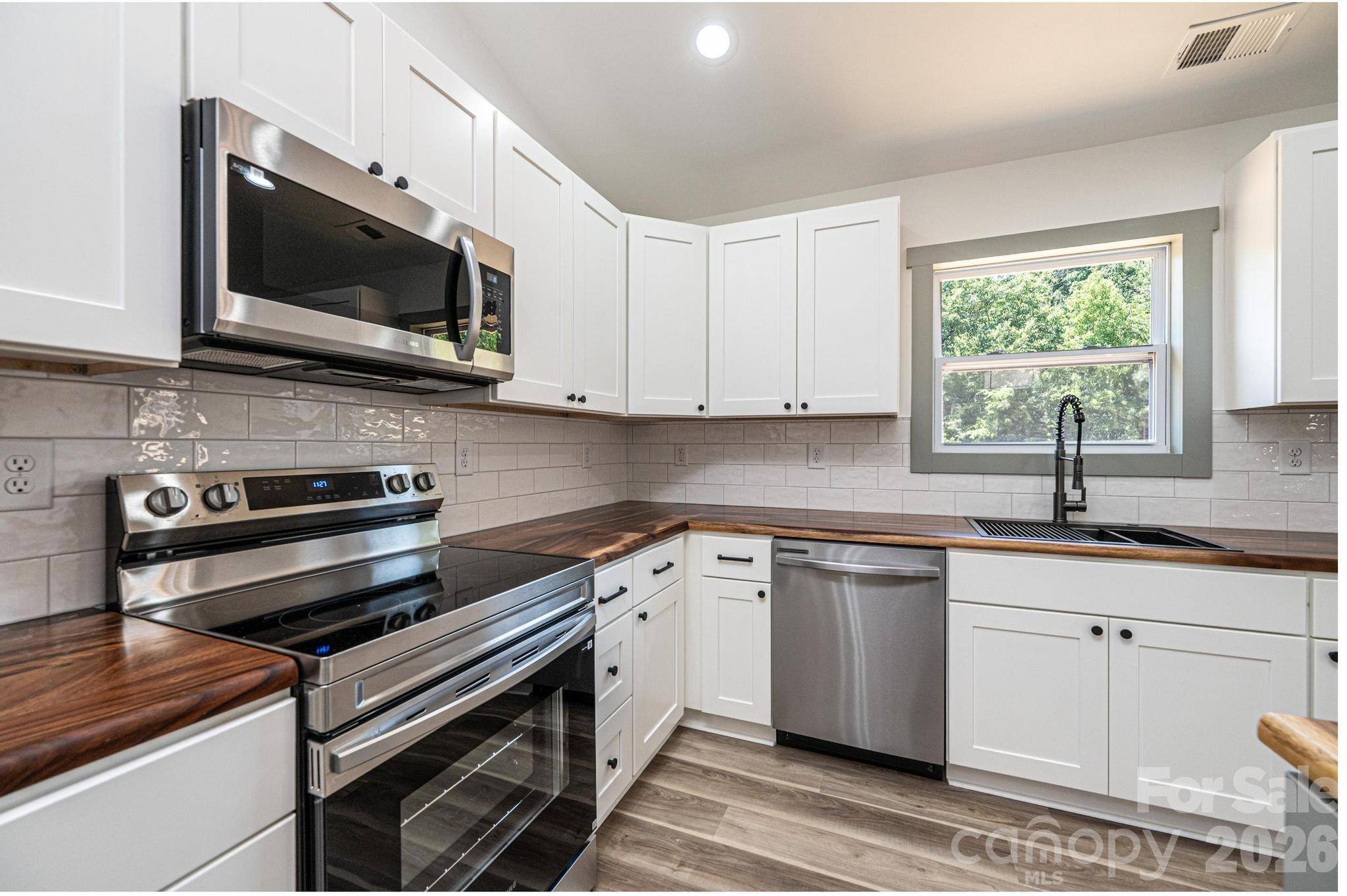 1200 Matthews Pond DR, Morganton, NC 28655