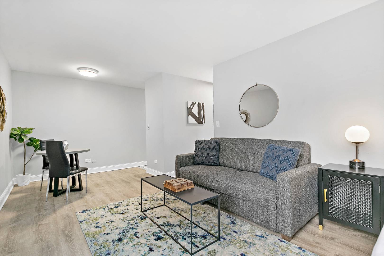 541 W OAKDALE AVE #218, Chicago, IL 60657