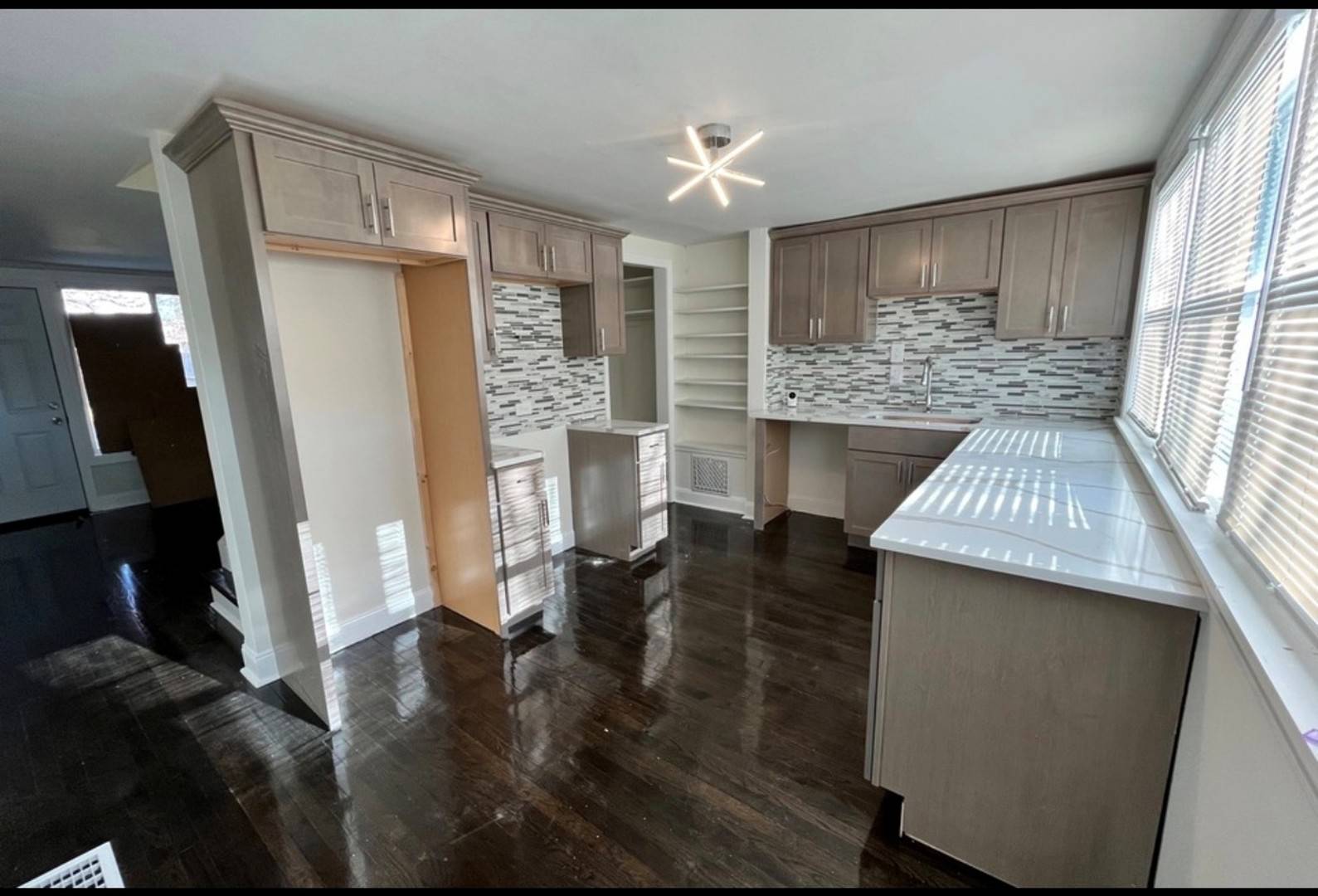 113 E 37th PL, Chicago, IL 60653