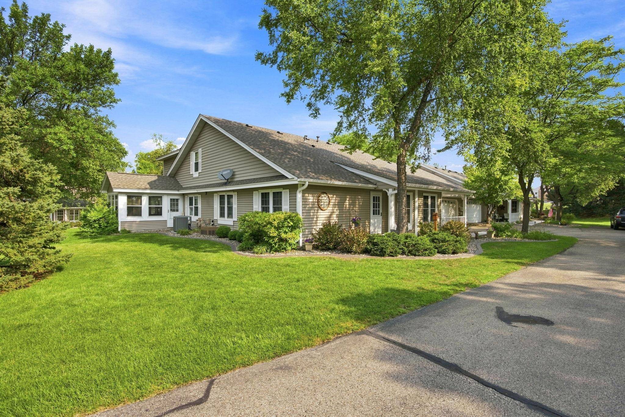 14702 Oak Run LN, Burnsville, MN 55306