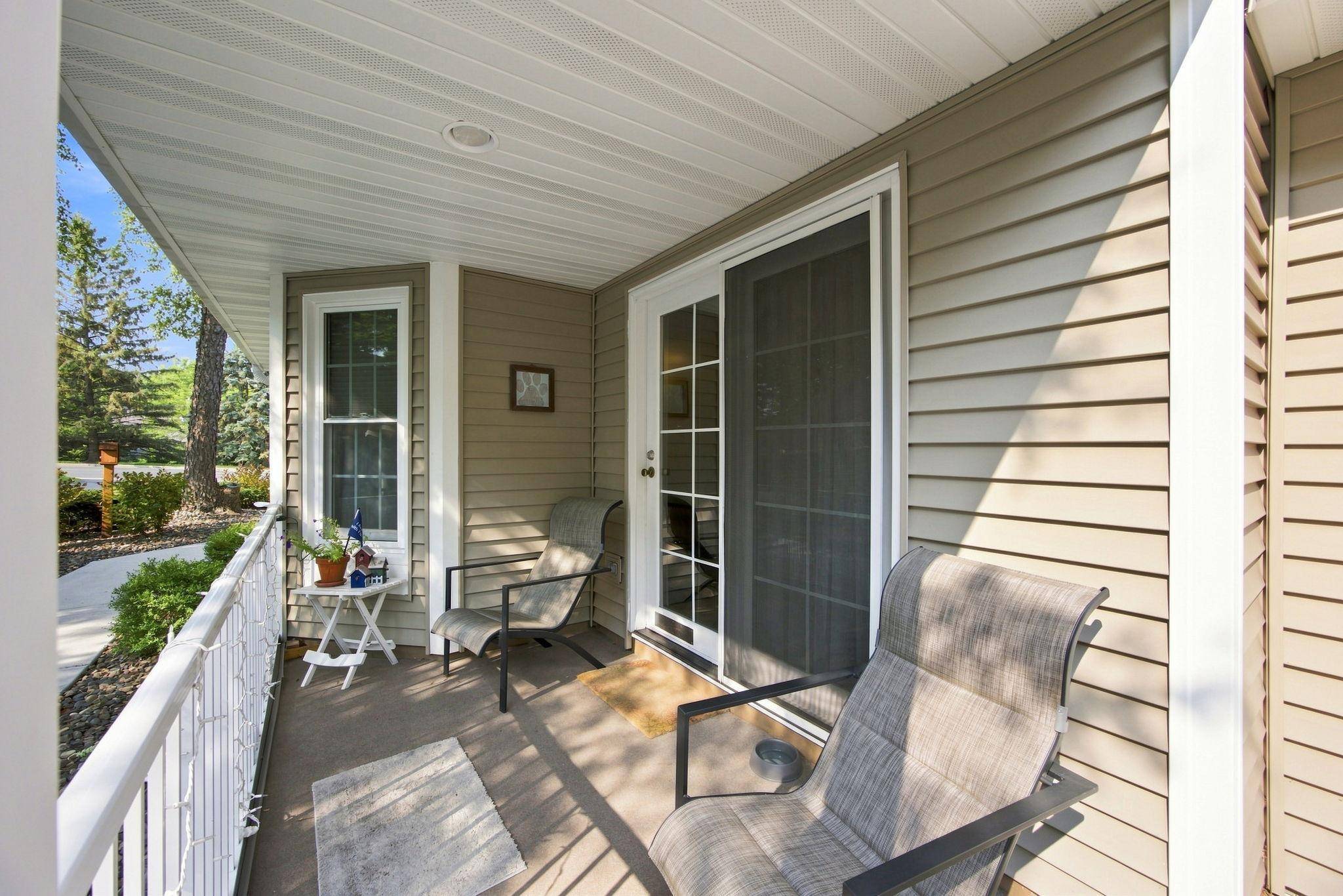 14702 Oak Run LN, Burnsville, MN 55306