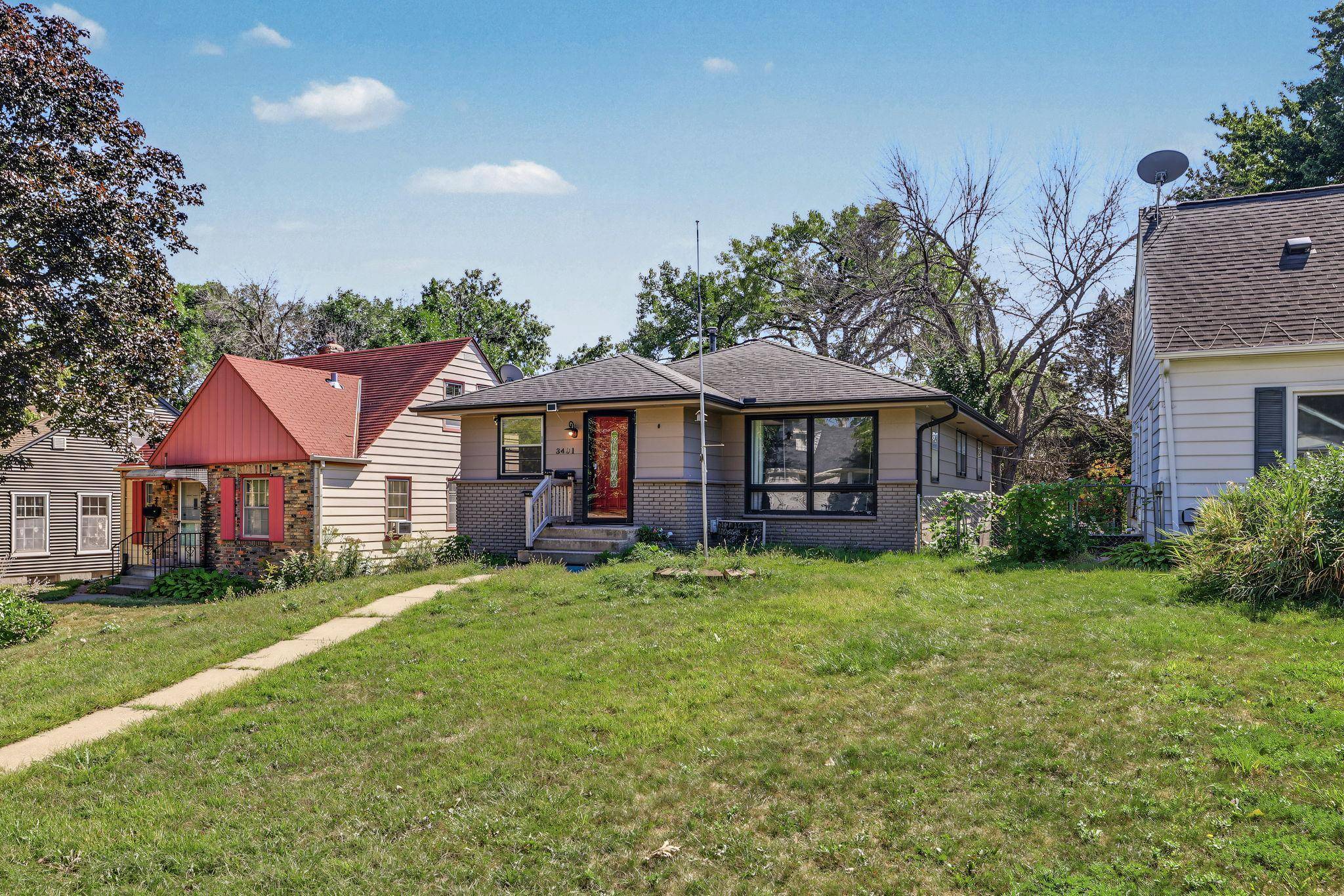 3401 Mcnair DR N, Robbinsdale, MN 55422