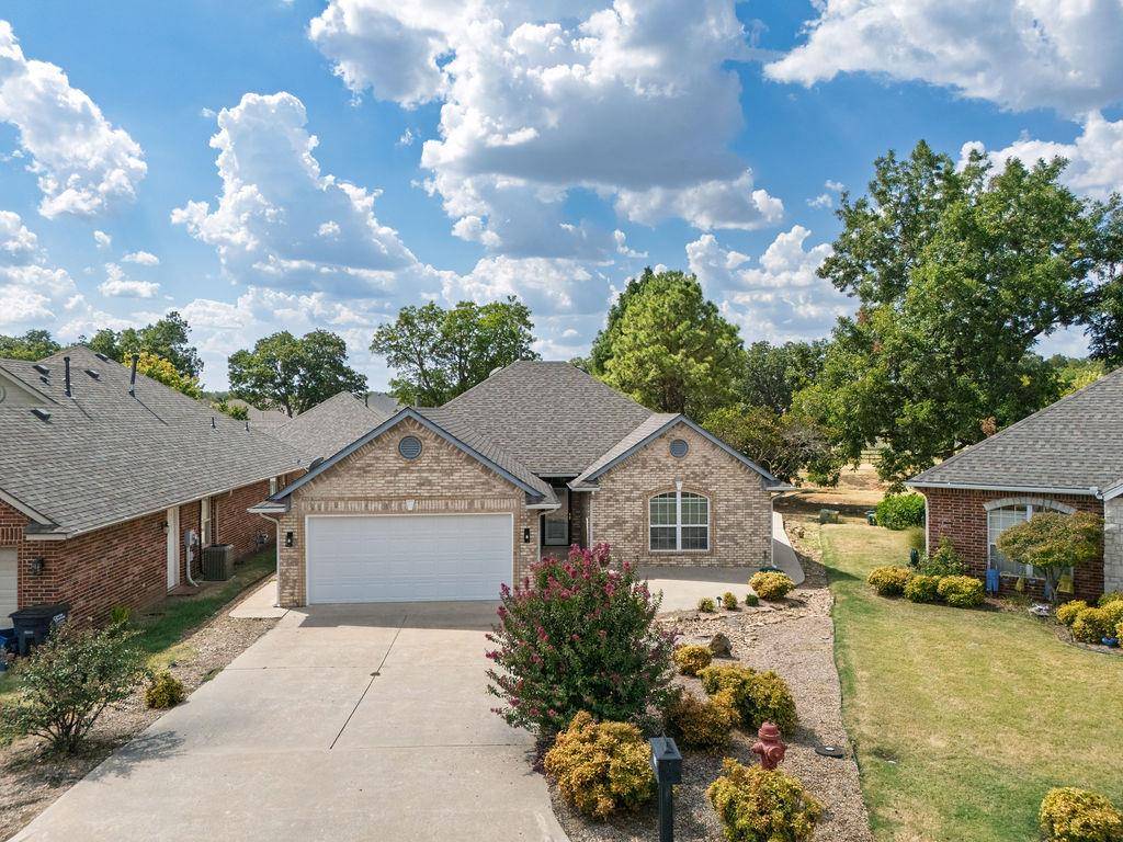 1714 Bridlewood CT, Shawnee, OK 74804