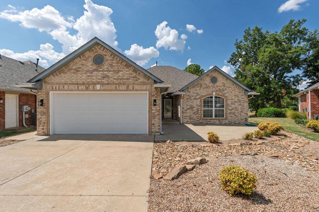 1714 Bridlewood CT, Shawnee, OK 74804