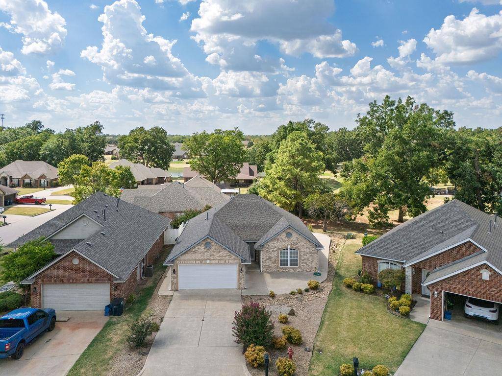 1714 Bridlewood CT, Shawnee, OK 74804