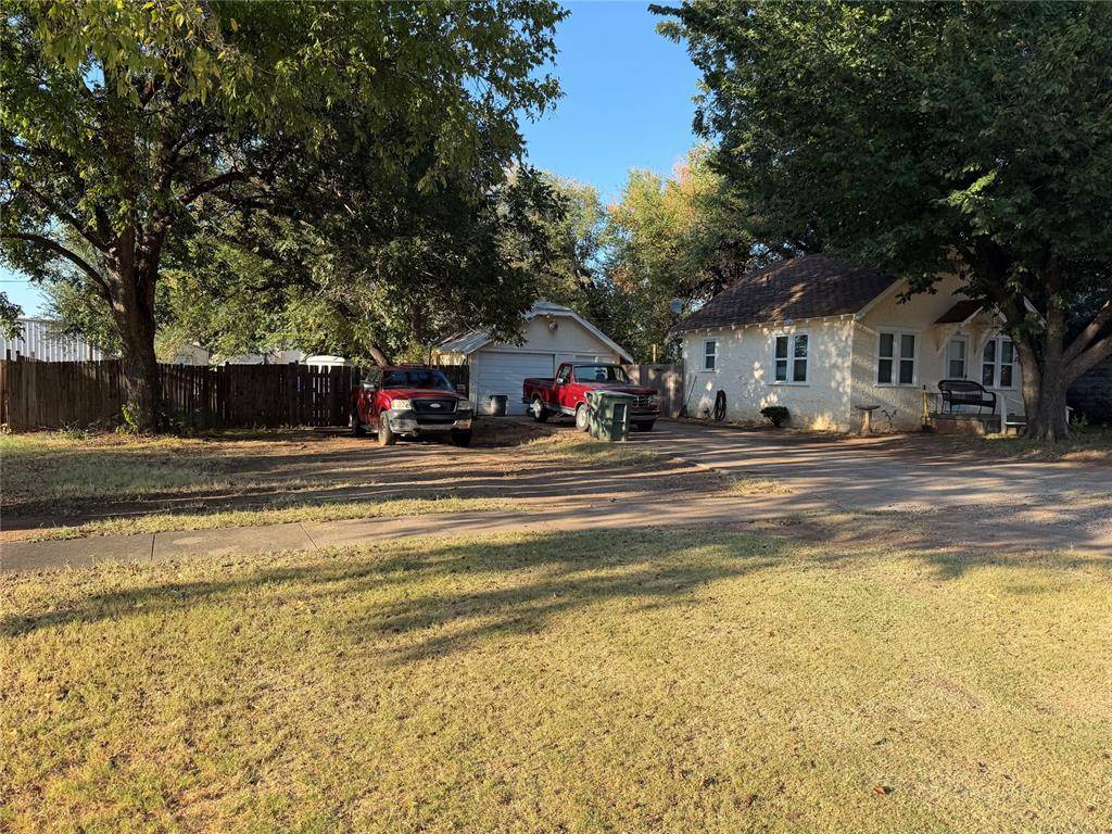 209 W 4th ST, Edmond, OK 73003