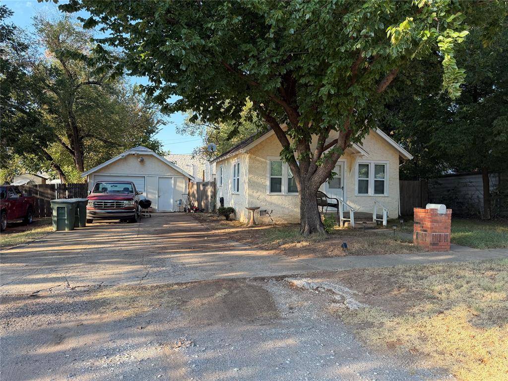 209 W 4th ST, Edmond, OK 73003