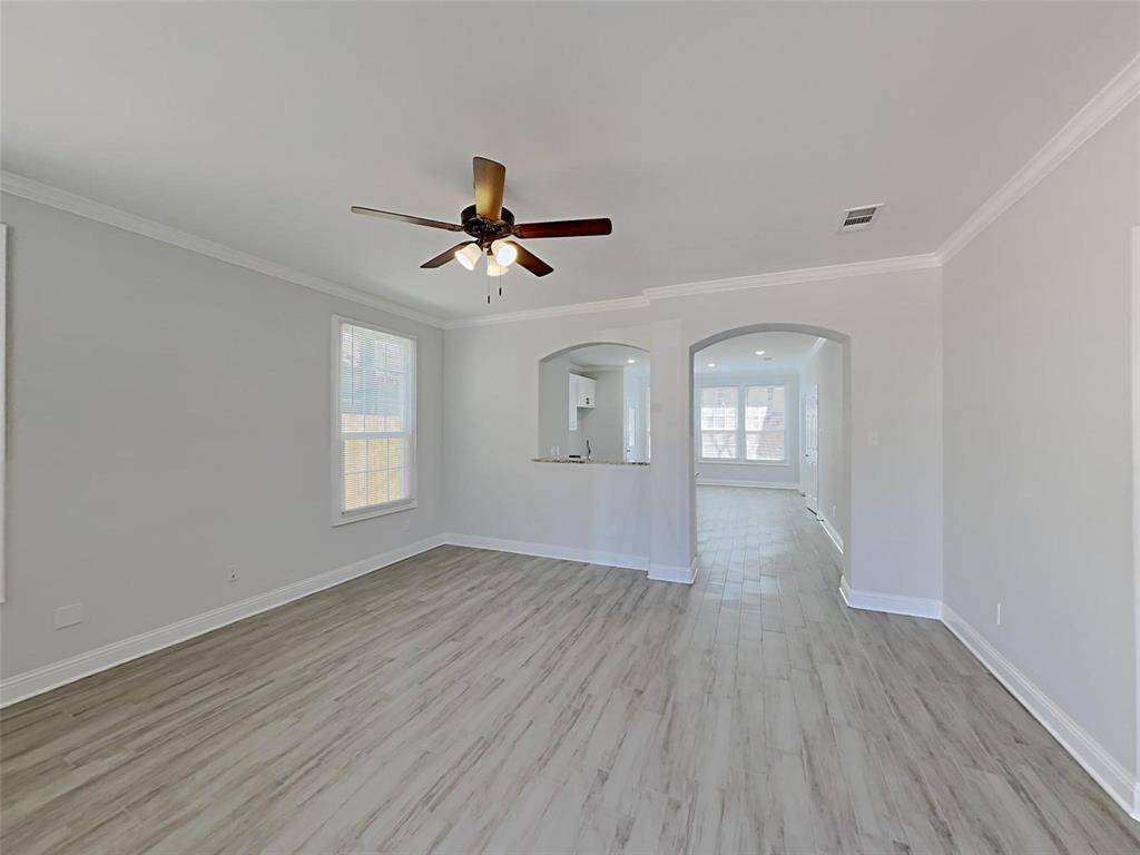 1032 E Leuda Street, Fort Worth, TX 76104