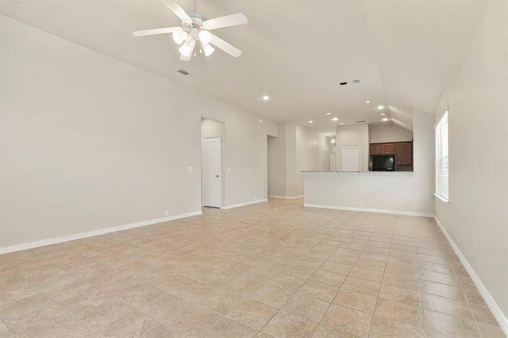 2927 Albares Drive, Grand Prairie, TX 75054