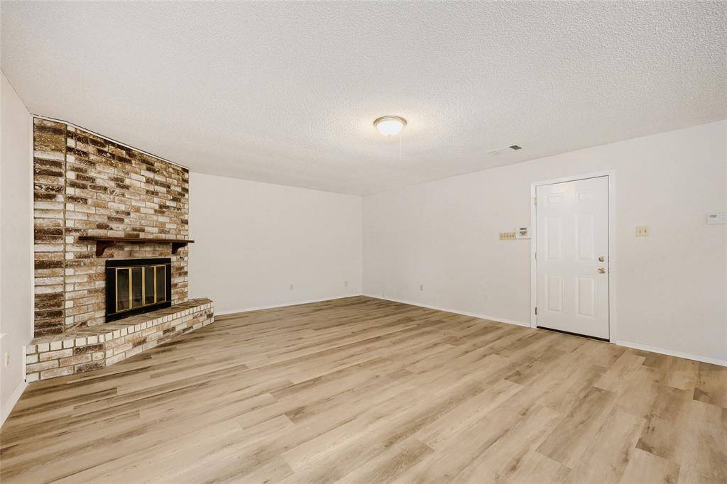 3332 Chalmette Court, Forest Hill, TX 76140