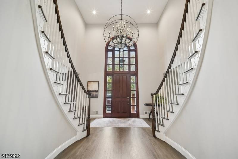 50 Sequoia Dr, Watchung Boro, NJ 07069