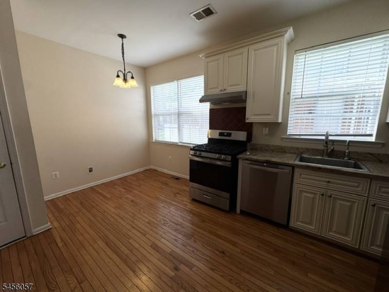 10 Park Sq, Metuchen Boro, NJ 08840