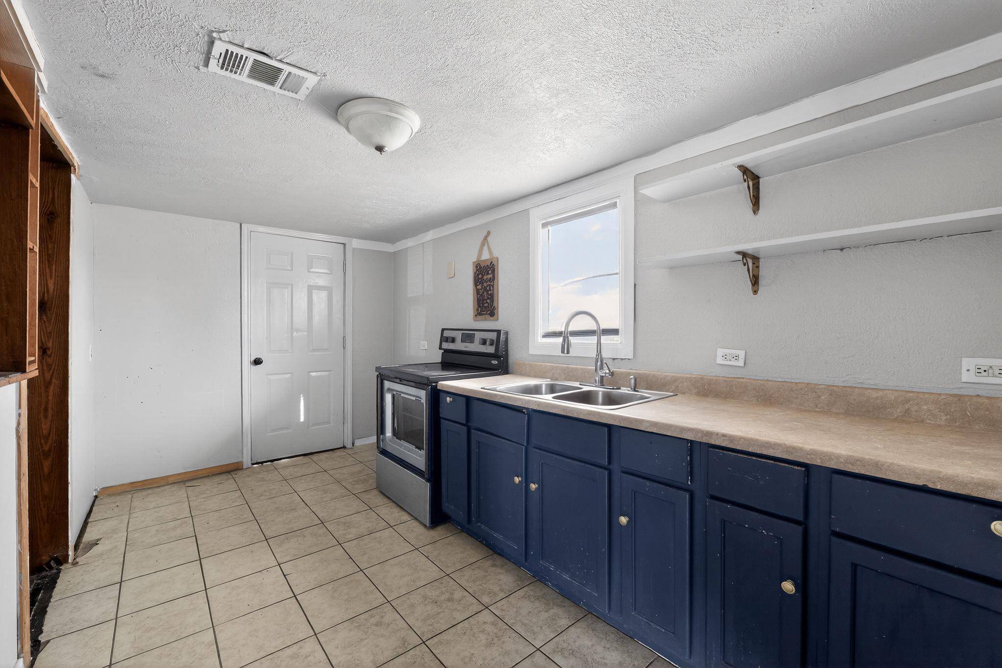 706 W 5th ST, Hearne, TX 77859