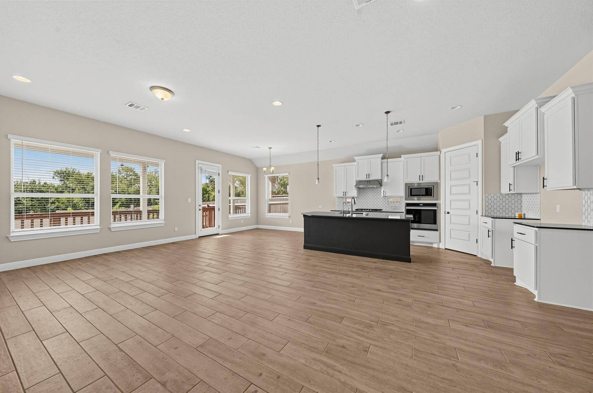 734 Treadwell LN, Kyle, TX 78640