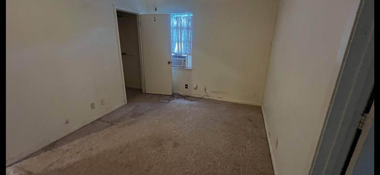 706 W Live Oak ST, Lockhart, TX 78644