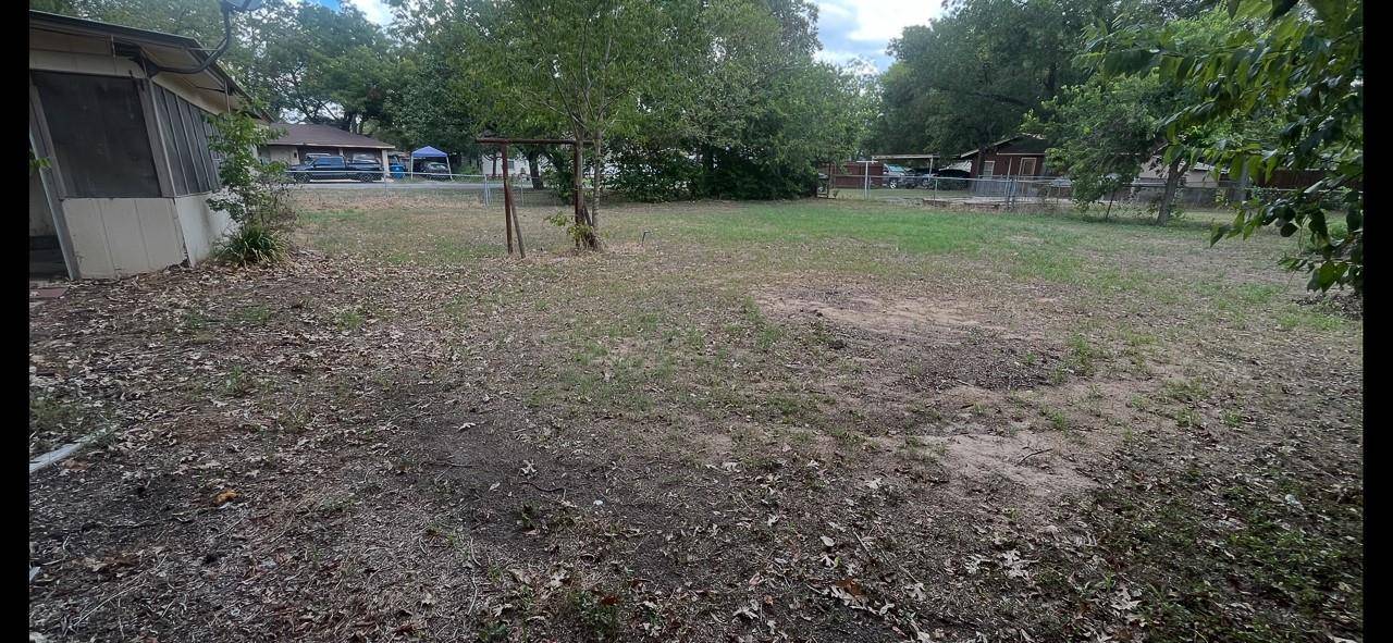 706 W Live Oak ST, Lockhart, TX 78644