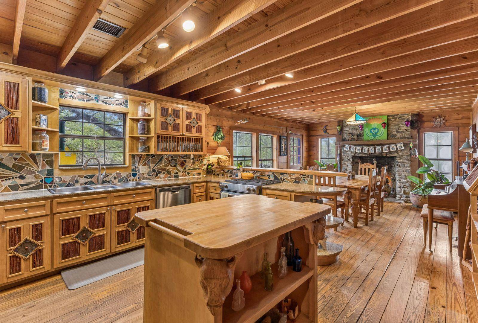 1218 Oakwood LOOP, Wimberley, TX 78676