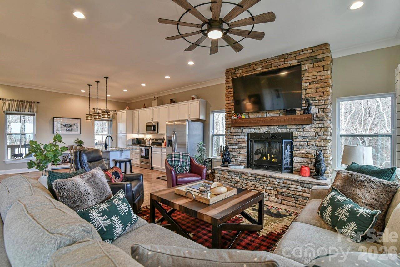 1914 Catawba Falls Pkwy, Black Mountain, NC 28711