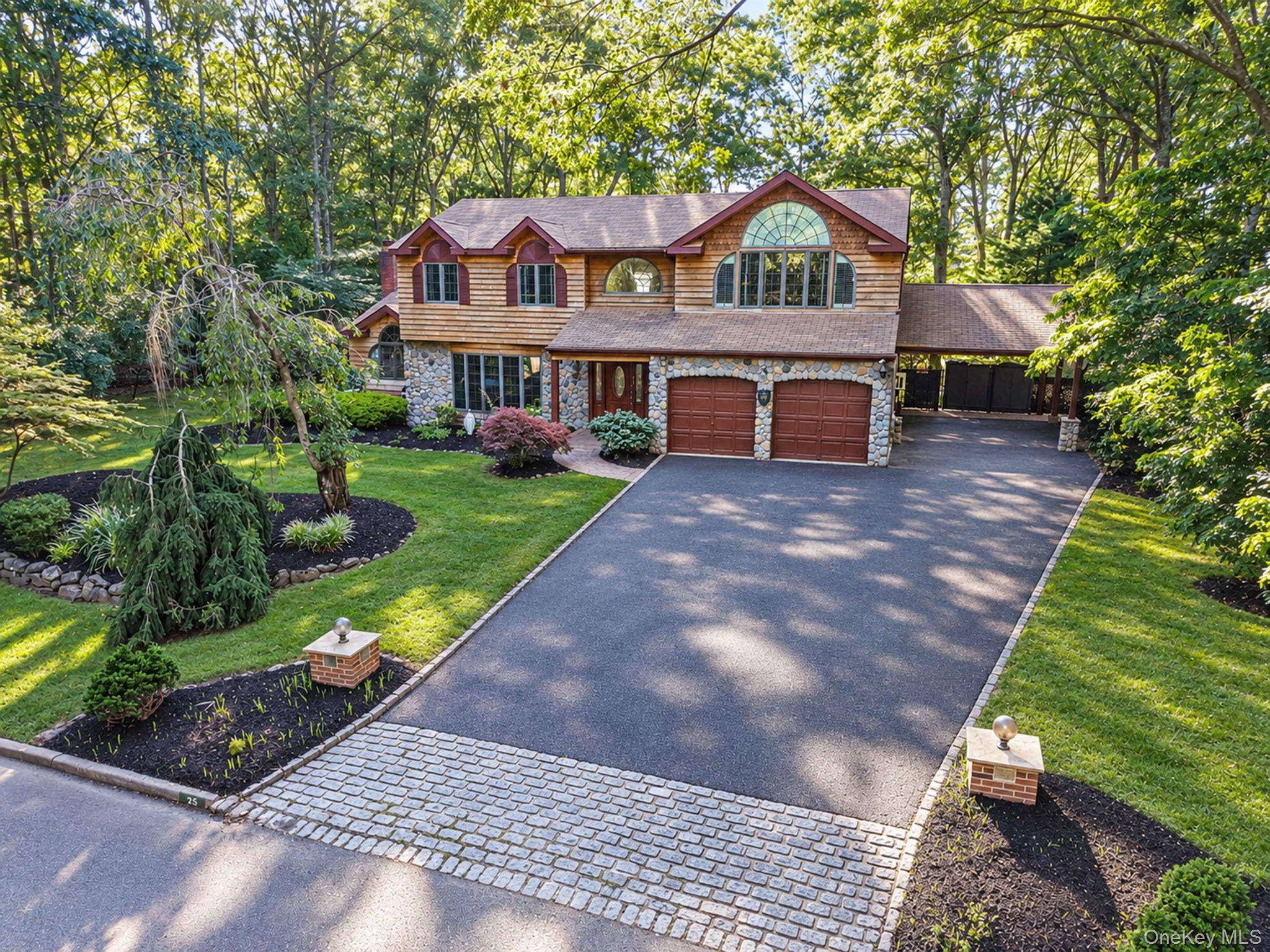 35 Hastings DR, Ridge, NY 11961