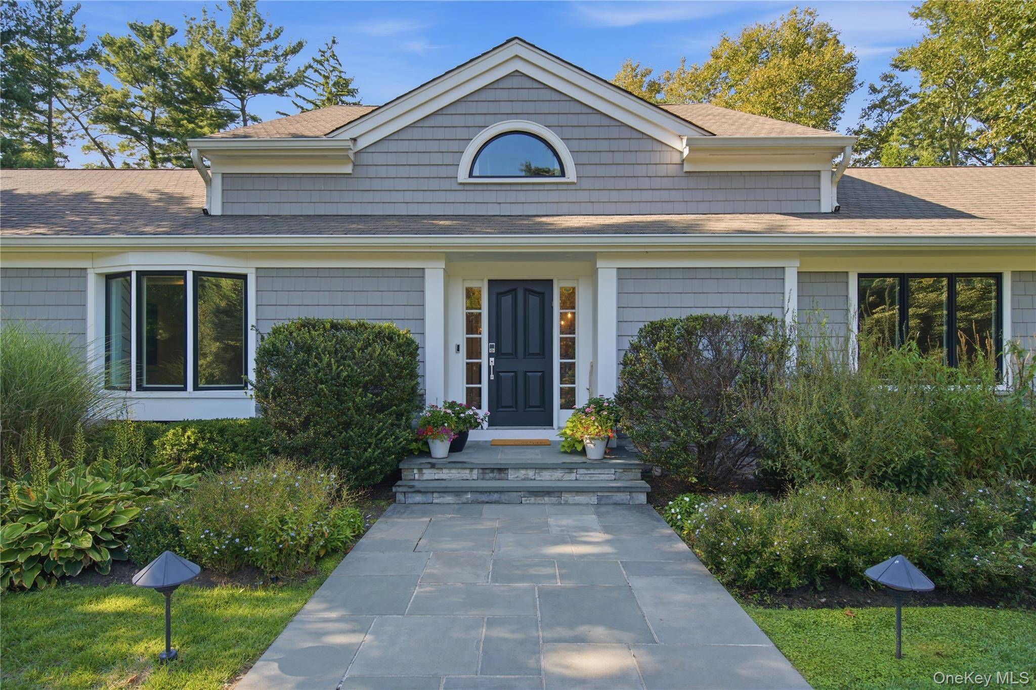 2 Meadow RD, Old Westbury, NY 11568