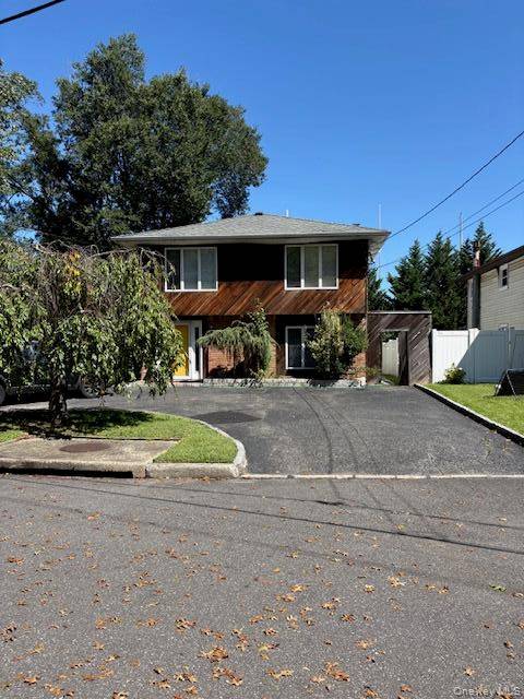 48 Milland DR, Northport, NY 11768