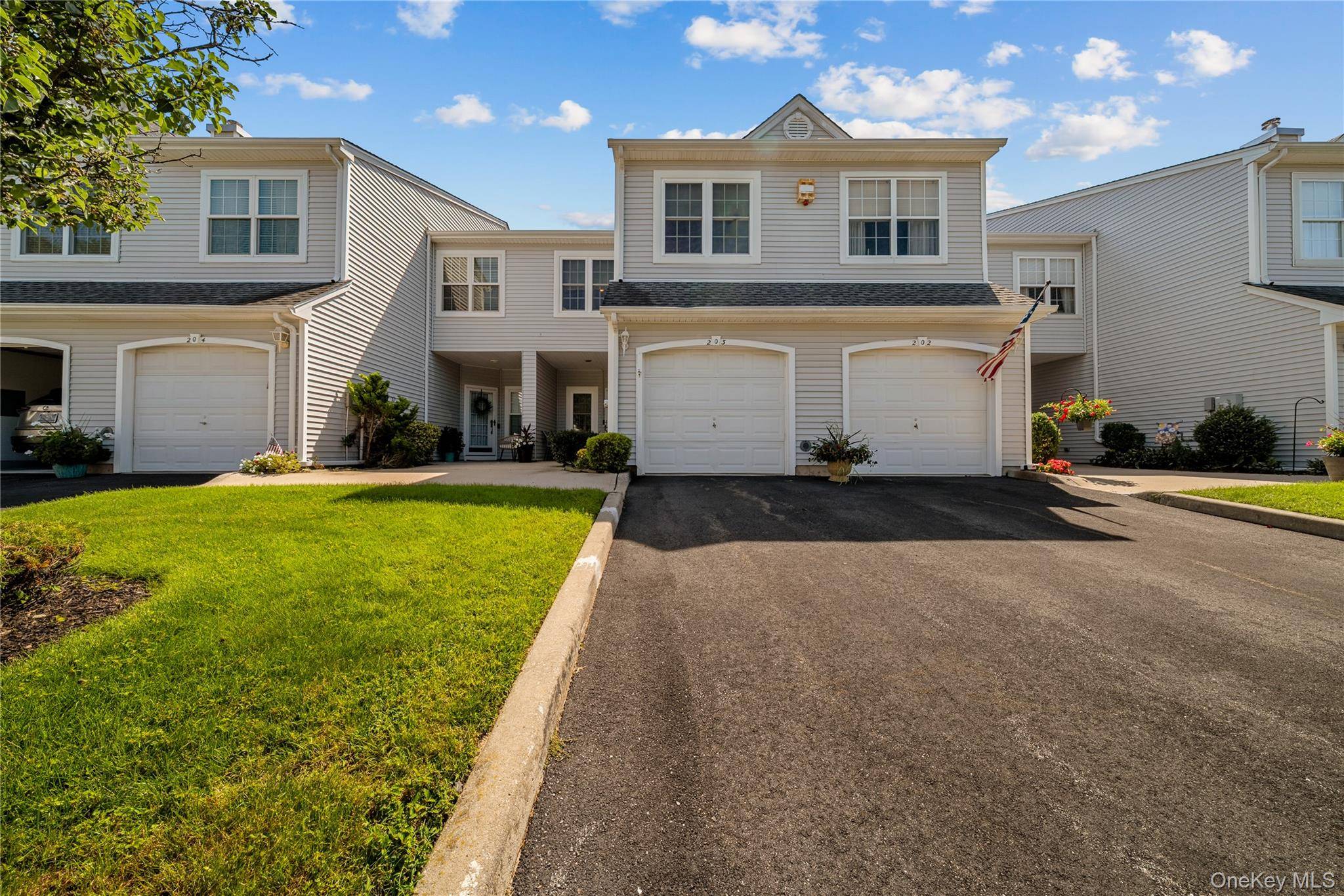 203 Windward CT, Port Jefferson, NY 11777