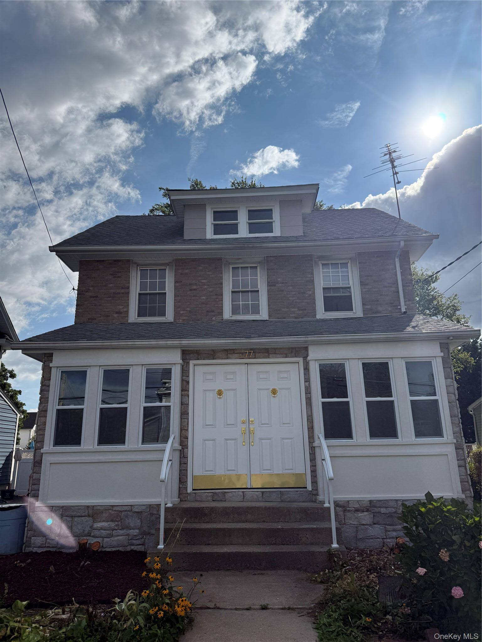 77 Woods AVE, Rockville Centre, NY 11570
