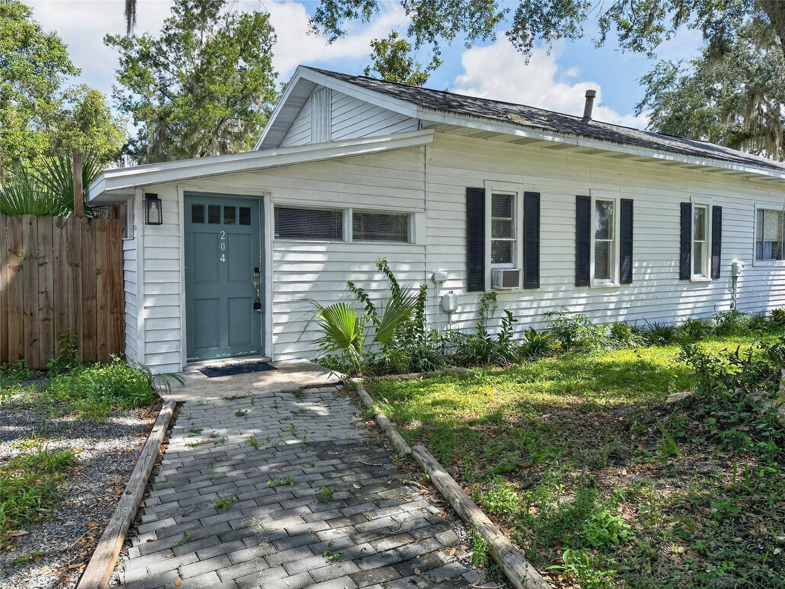 325 S 2ND ST, Leesburg, FL 34748