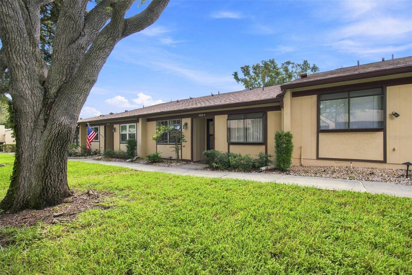 11231 DOLLAR LAKE DR #4, Port Richey, FL 34668