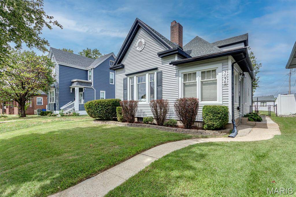 7075 Pernod AVE, St Louis, MO 63139