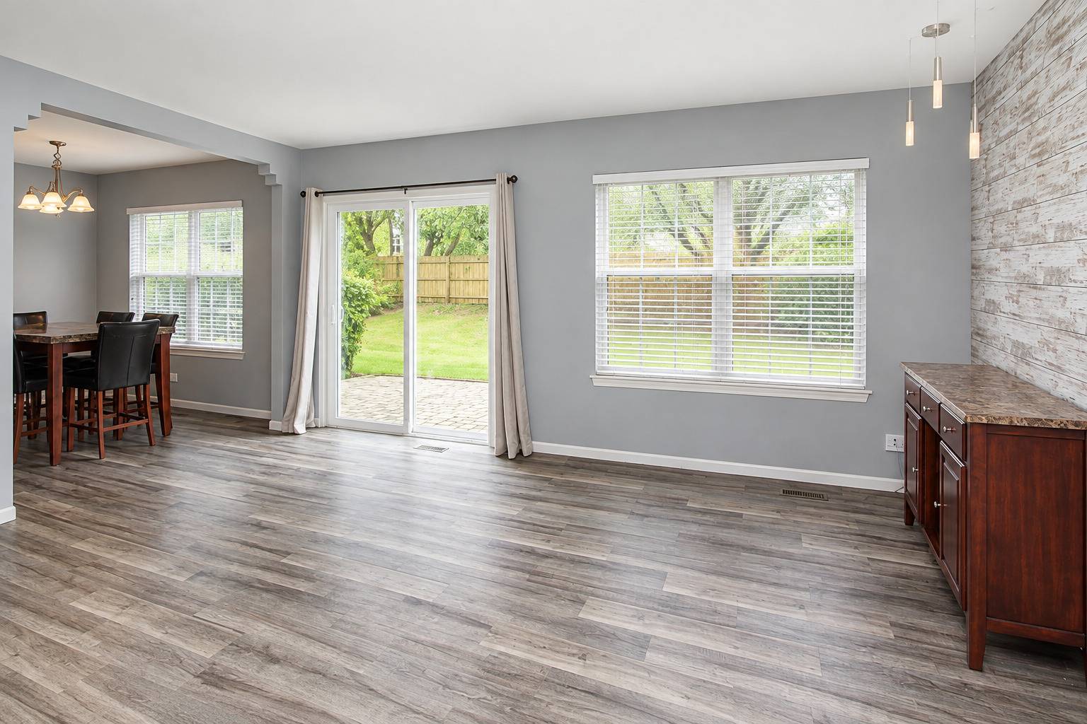 700 Savannah LN, Crystal Lake, IL 60014