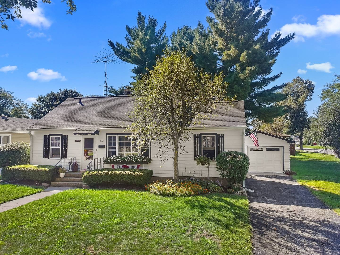 523 Highland AVE, Woodstock, IL 60098
