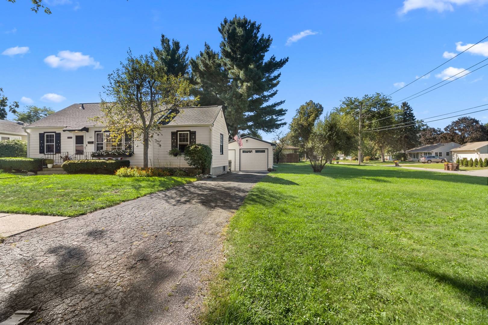 523 Highland AVE, Woodstock, IL 60098