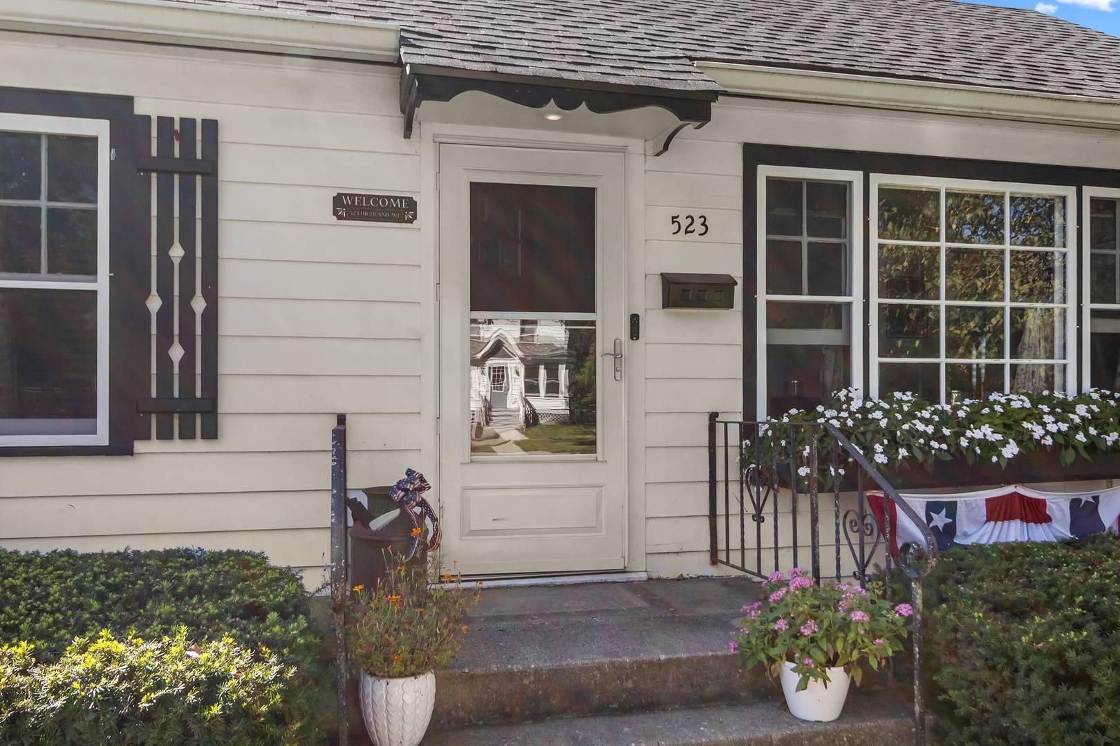 523 Highland AVE, Woodstock, IL 60098