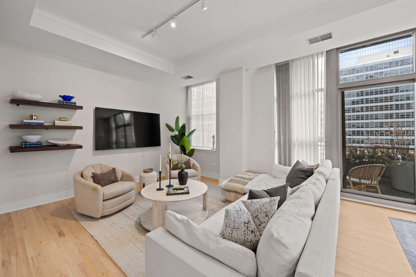 212 W WASHINGTON ST #1705, Chicago, IL 60606