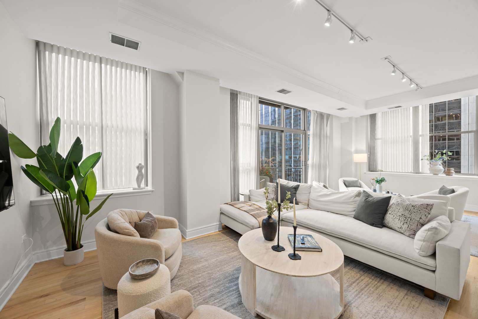 212 W WASHINGTON ST #1705, Chicago, IL 60606