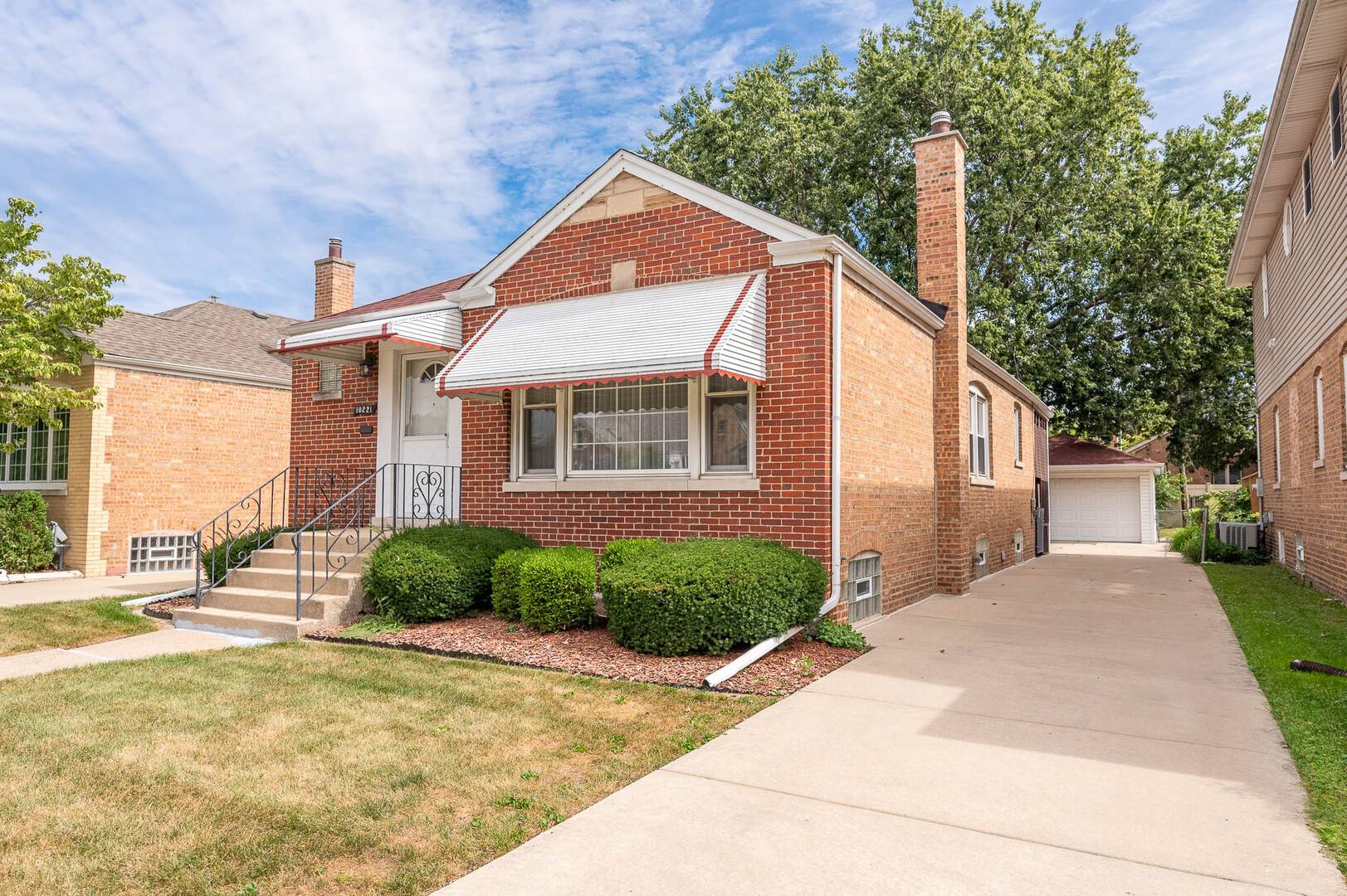 10221 S Trumbull AVE, Evergreen Park, IL 60805