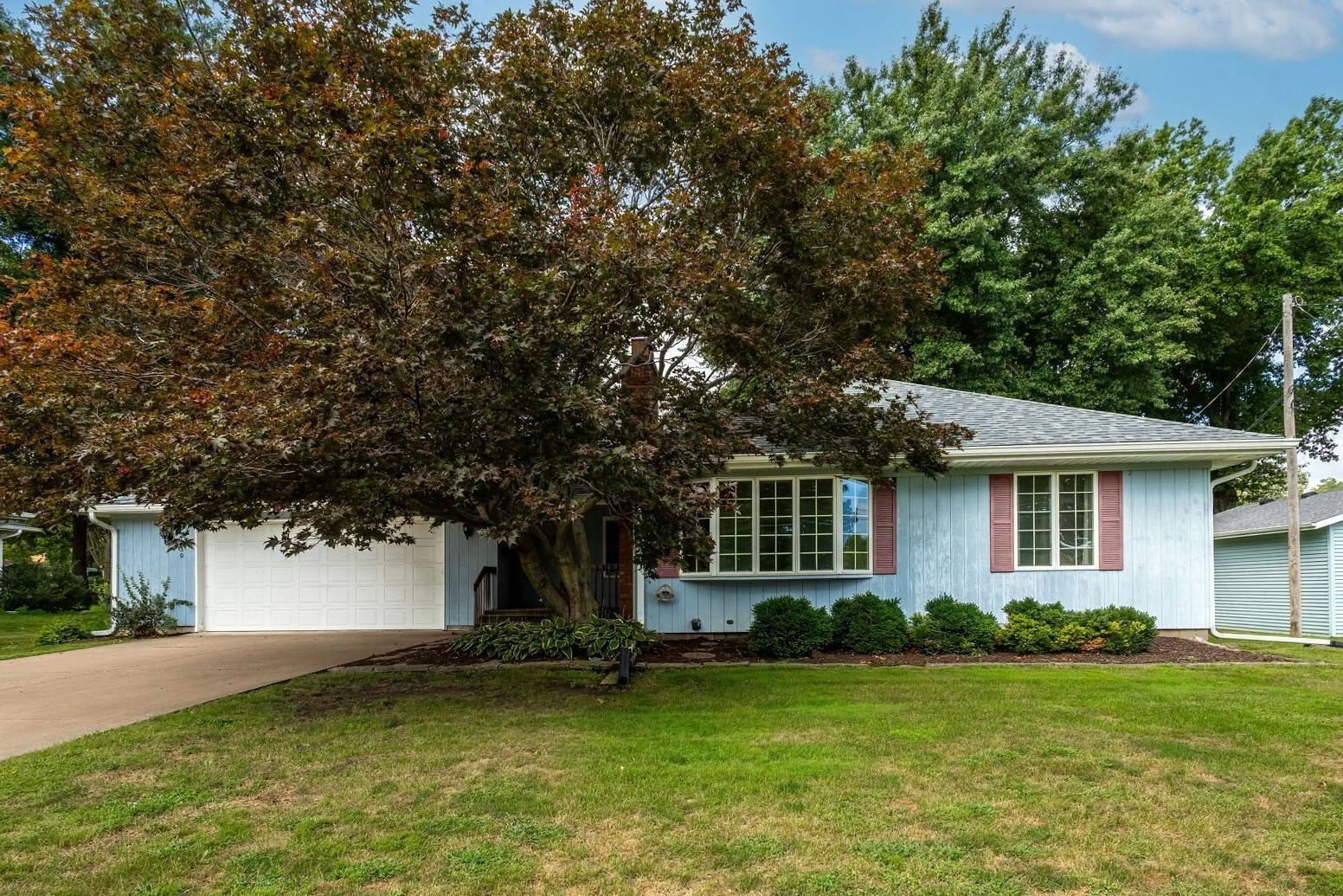 1530 29th ST, Bettendorf, IA 52722