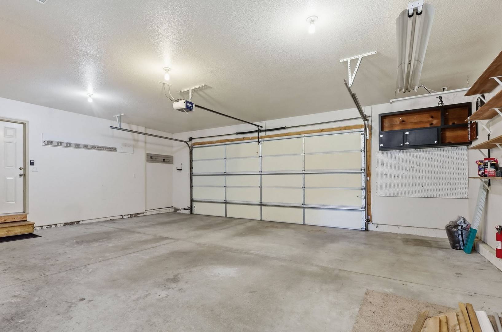 1530 29th ST, Bettendorf, IA 52722