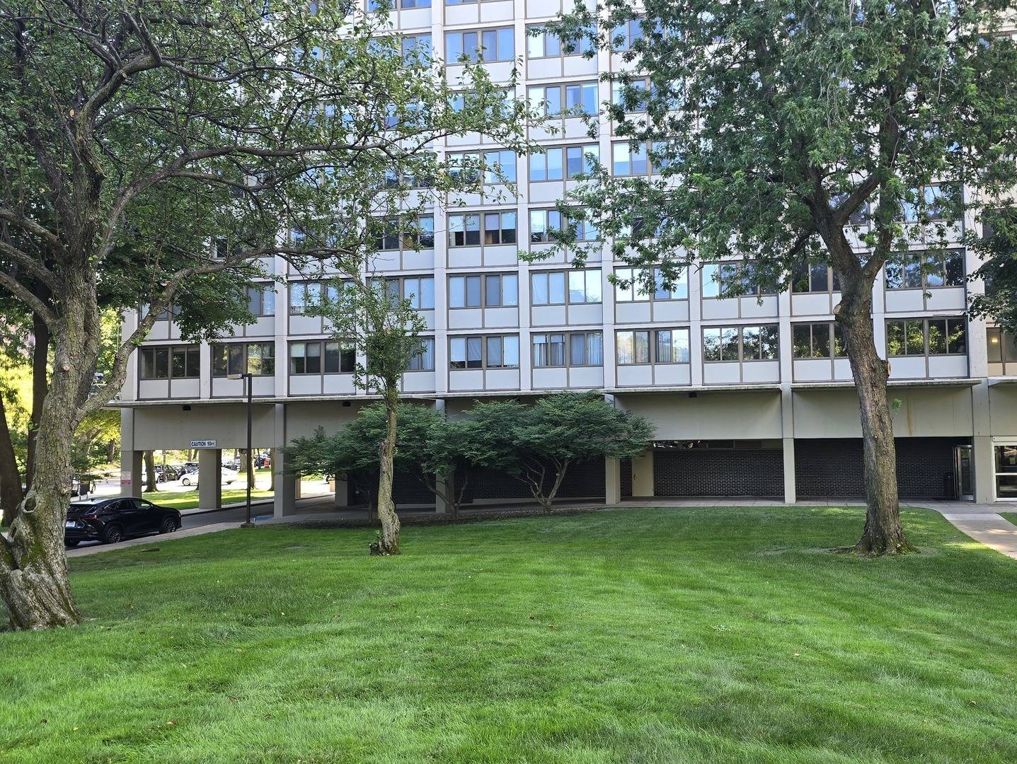 4800 S Lake Park AVE #206, Chicago, IL 60615