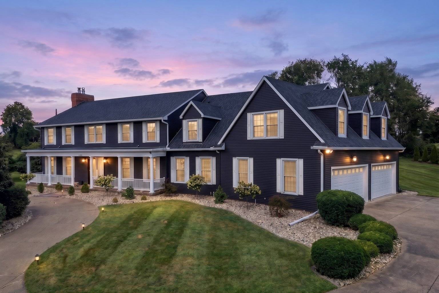 3220 Lundy LN, Bettendorf, IA 52722