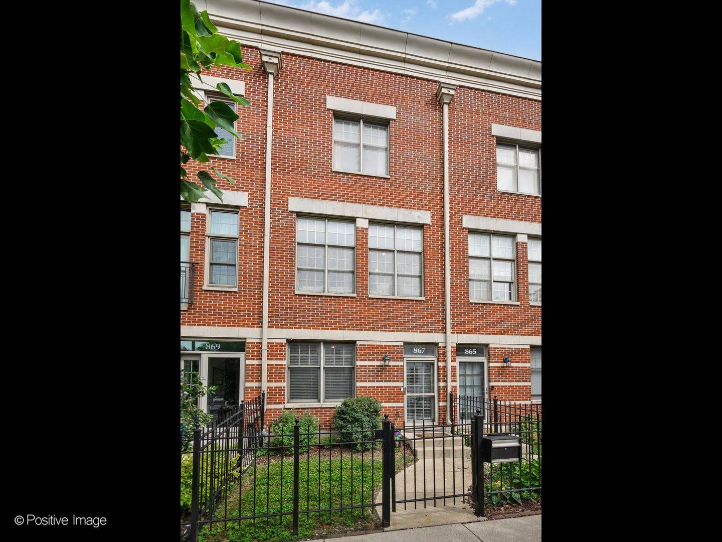 867 N May ST, Chicago, IL 60642